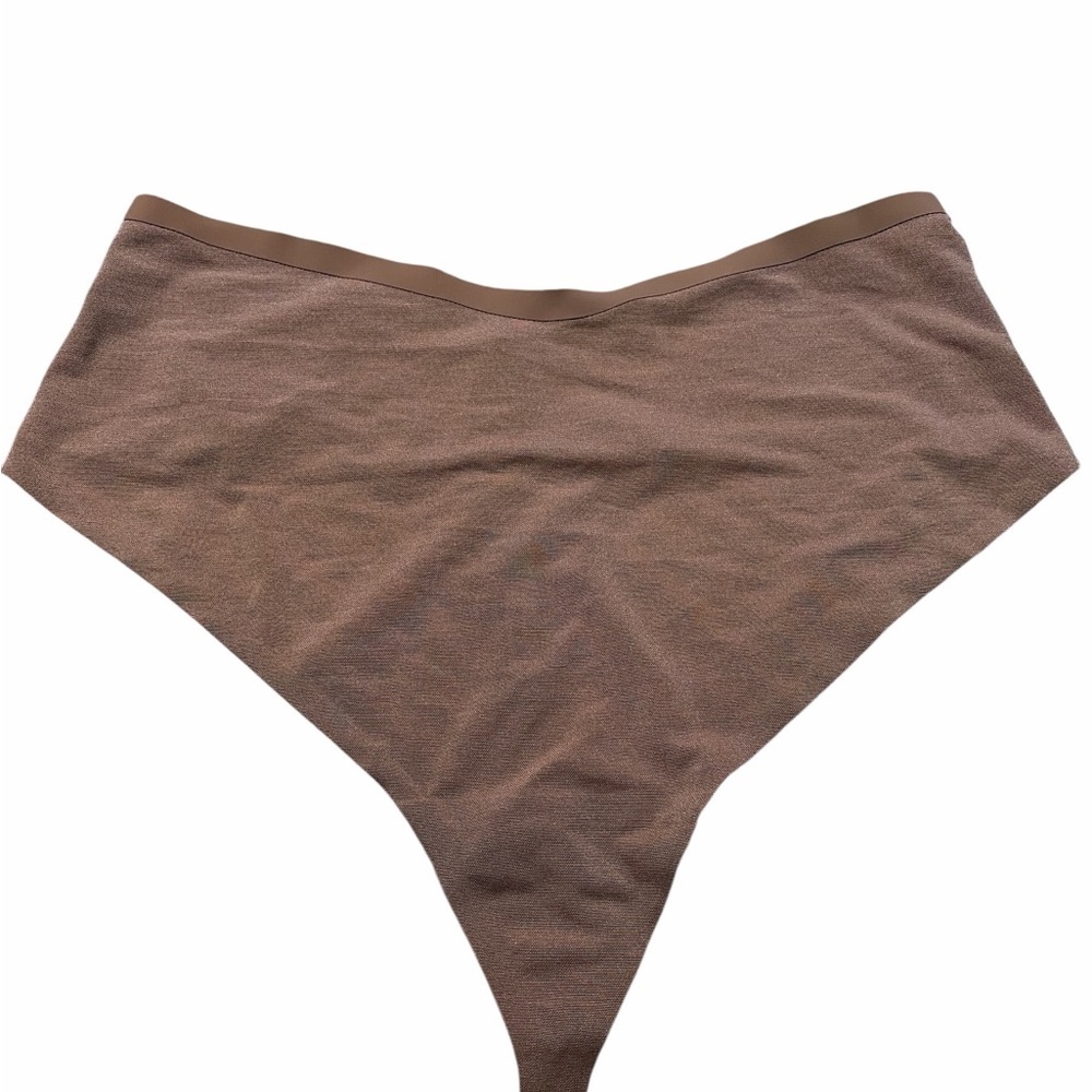Skims‎ Sheer Sculpt Thong  - Brown